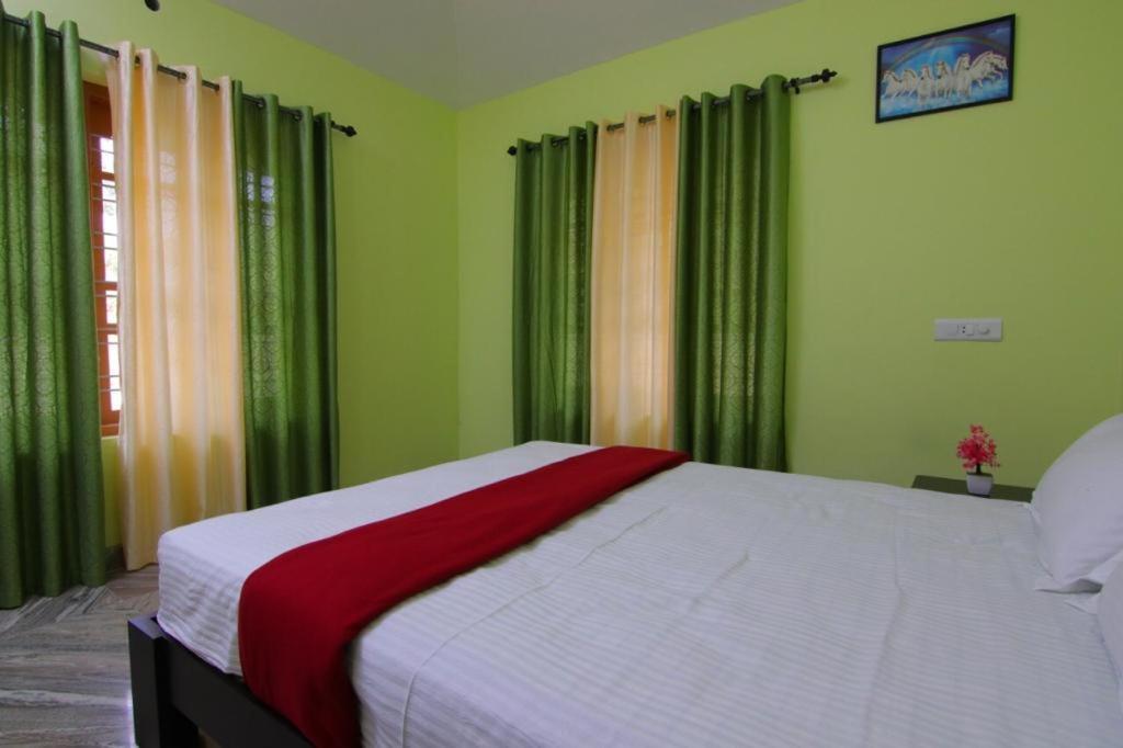 Golden Cypress Resort With Pool -Wayanad Padinjarathara 外观 照片